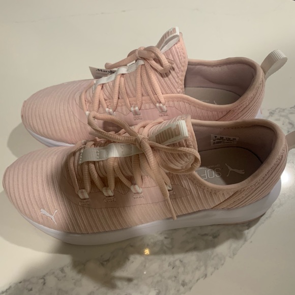 Puma sneakers - pale pink, NWT Sz 7.5 - Picture 2 of 6